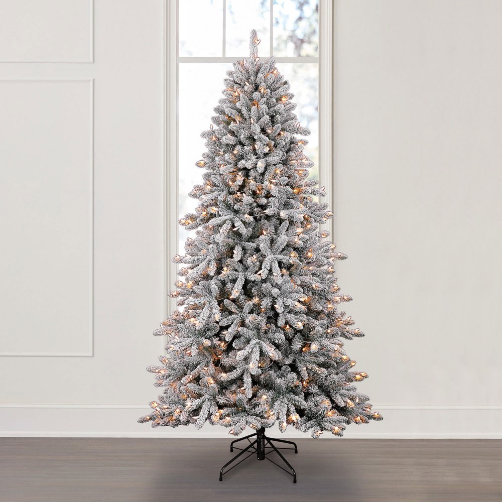 7.5 ft Aspen Flocked Pine Prelit LED White QuickSet Christmas Tree w Member's Mark 7.5 Ft Christmas Tree